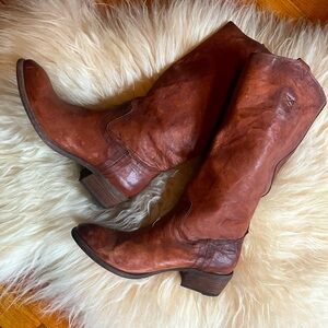 Gorgeous Leather FRYE boots
